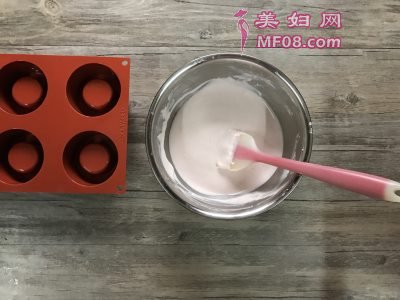 樱花草莓慕斯怎么做好吃 樱花草莓慕斯最正宗的做法