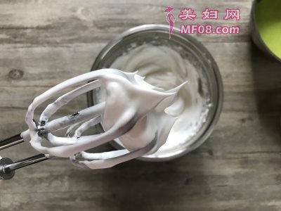 樱花草莓慕斯怎么做好吃 樱花草莓慕斯最正宗的做法