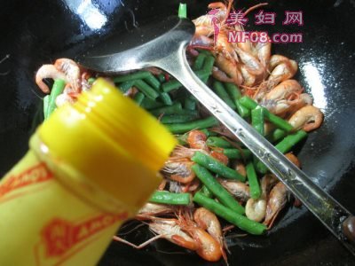 梅豆炒河虾最正宗的做法 家常梅豆炒河虾的做法
