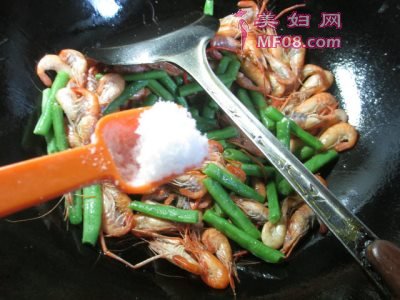 梅豆炒河虾最正宗的做法 家常梅豆炒河虾的做法
