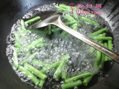 梅豆炒河虾最正宗的做法 家常梅豆炒河虾的做法