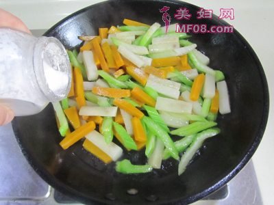 山药西芹炒南瓜怎么做好吃 家常山药西芹炒南瓜的做法