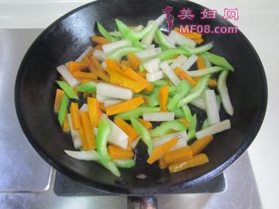 山药西芹炒南瓜怎么做好吃 家常山药西芹炒南瓜的做法