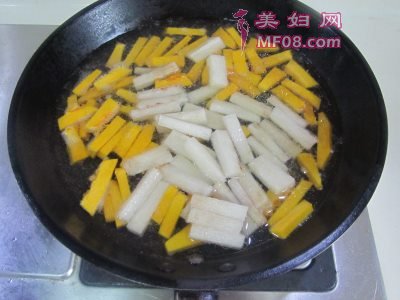 山药西芹炒南瓜怎么做好吃 家常山药西芹炒南瓜的做法