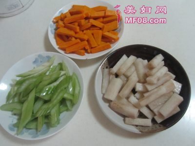 山药西芹炒南瓜怎么做好吃 家常山药西芹炒南瓜的做法