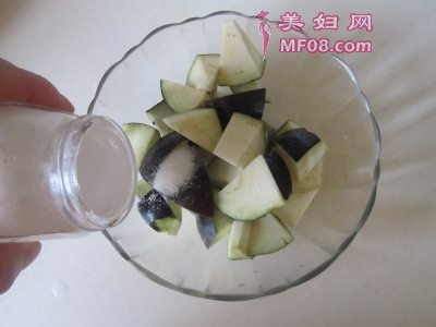 豆豉辣炒茄子土豆片怎么做 豆豉辣炒茄子土豆片的做法