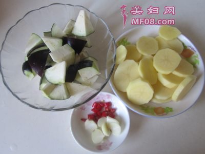 豆豉辣炒茄子土豆片怎么做 豆豉辣炒茄子土豆片的做法