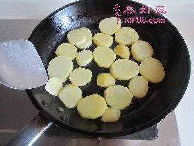 豆豉辣炒茄子土豆片怎么做 豆豉辣炒茄子土豆片的做法
