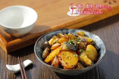 豆豉辣炒茄子土豆片怎么做 豆豉辣炒茄子土豆片的做法
