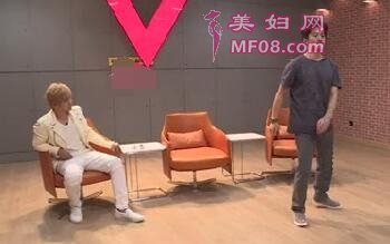 李健放飞自我大秀舞技 是要叫板罗志祥的节奏？