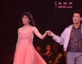 网曝张学友演唱会旧照 没有ps的年代关之琳美到极致