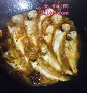 焖鱼怎么做好吃 家常焖鱼的做法