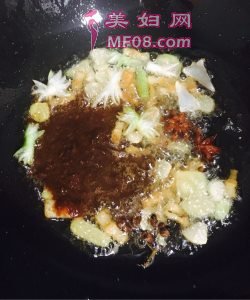 焖鱼怎么做好吃 家常焖鱼的做法