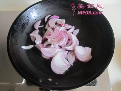 杭椒洋葱爆猪肝怎么做好吃 杭椒洋葱爆猪肝最正宗的做法