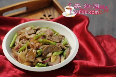 杭椒洋葱爆猪肝怎么做好吃 杭椒洋葱爆猪肝最正宗的做法