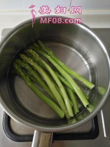 口蘑鲜虾沙拉怎么做好吃 口蘑鲜虾沙拉最正宗的做法