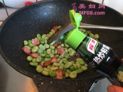 培根炒蚕豆怎么做好吃 培根炒蚕豆最正宗的做法