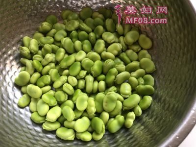 培根炒蚕豆怎么做好吃 培根炒蚕豆最正宗的做法