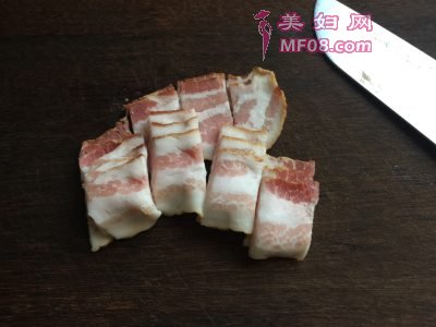 培根炒蚕豆怎么做好吃 培根炒蚕豆最正宗的做法