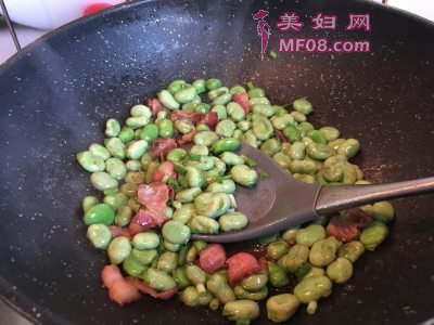 培根炒蚕豆怎么做好吃 培根炒蚕豆最正宗的做法