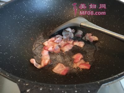 培根炒蚕豆怎么做好吃 培根炒蚕豆最正宗的做法