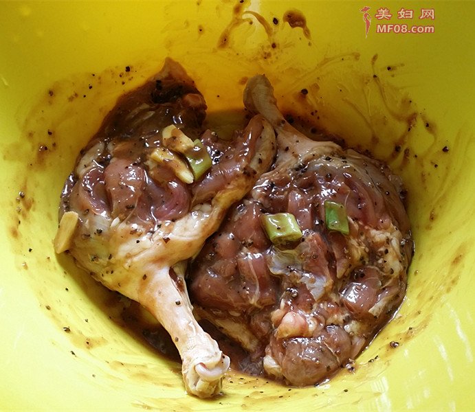 黑胡椒牛排酱烤鸭腿怎么做好吃 黑胡椒牛排酱烤鸭腿的家常做法