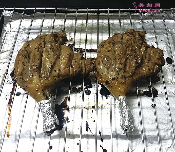 黑胡椒牛排酱烤鸭腿怎么做好吃 黑胡椒牛排酱烤鸭腿的家常做法