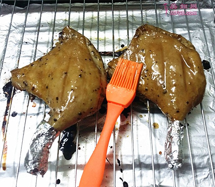 黑胡椒牛排酱烤鸭腿怎么做好吃 黑胡椒牛排酱烤鸭腿的家常做法