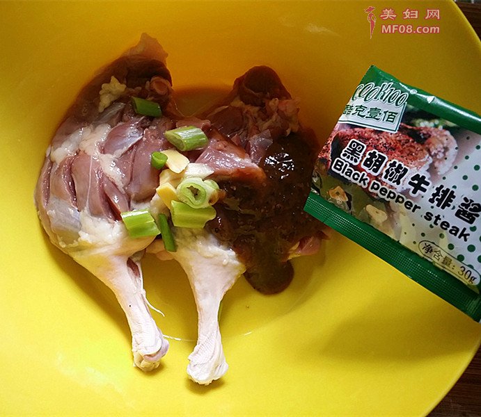 黑胡椒牛排酱烤鸭腿怎么做好吃 黑胡椒牛排酱烤鸭腿的家常做法