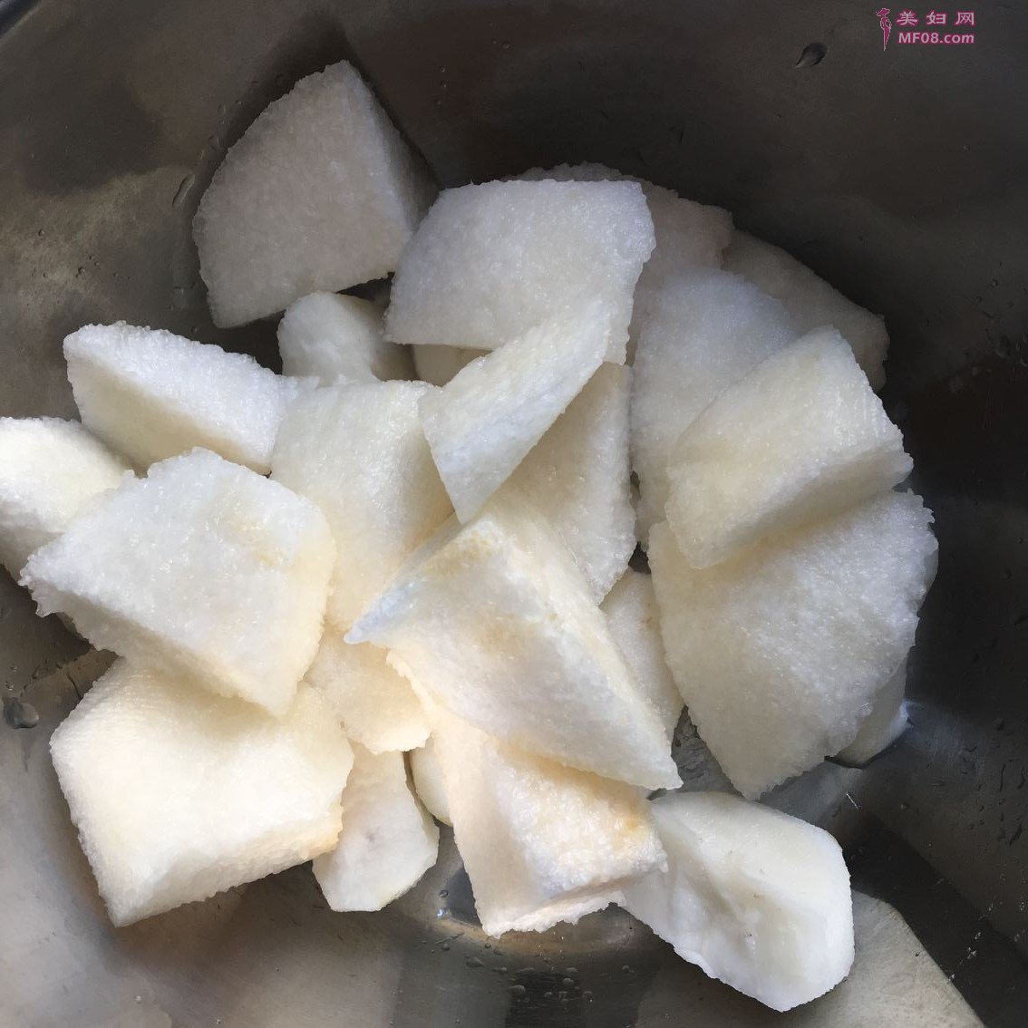 家常雪梨荸荠薏米糖水的做法 雪梨荸荠薏米糖水怎么做好吃
