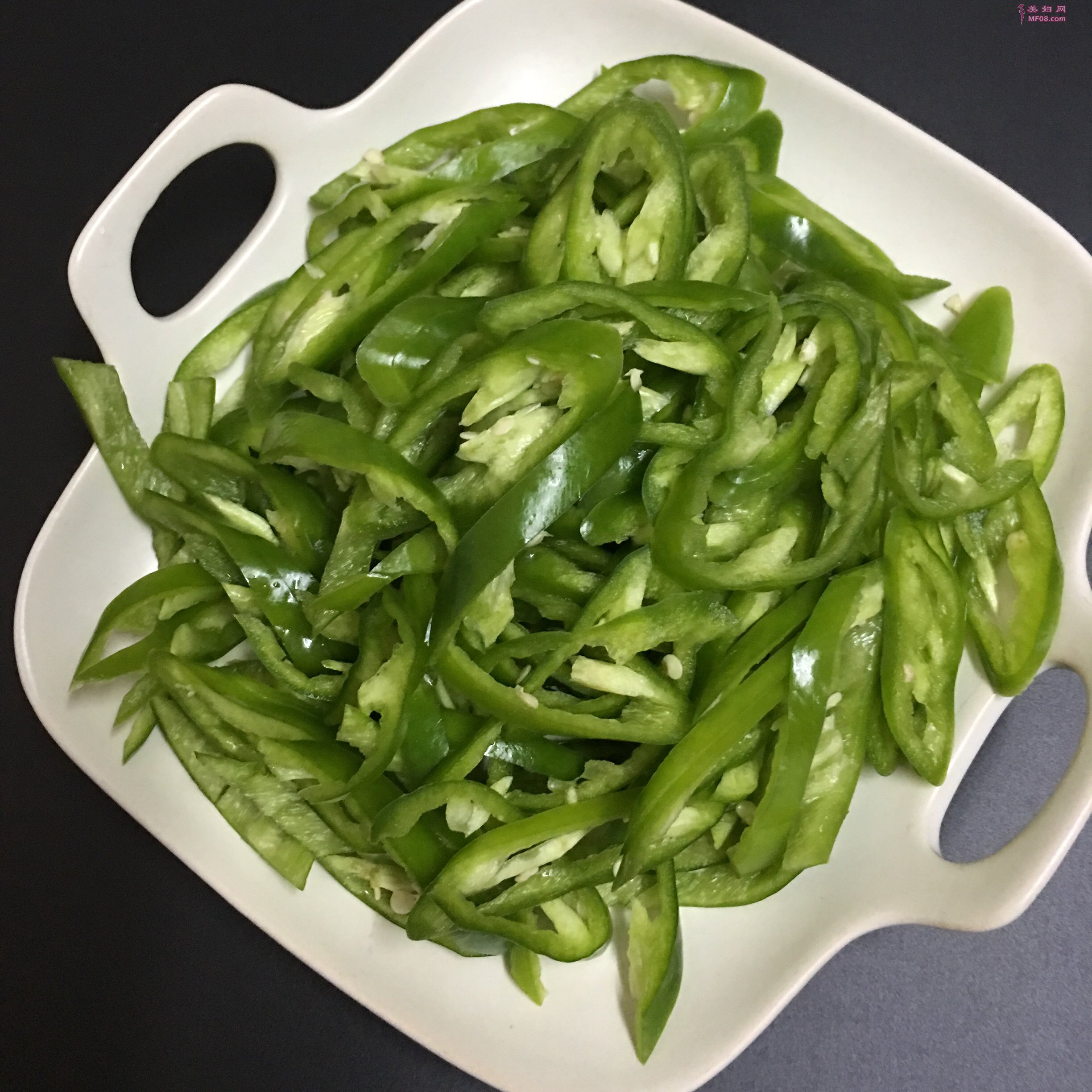 青椒炒肉片怎么做好吃 家常青椒炒肉片的做法