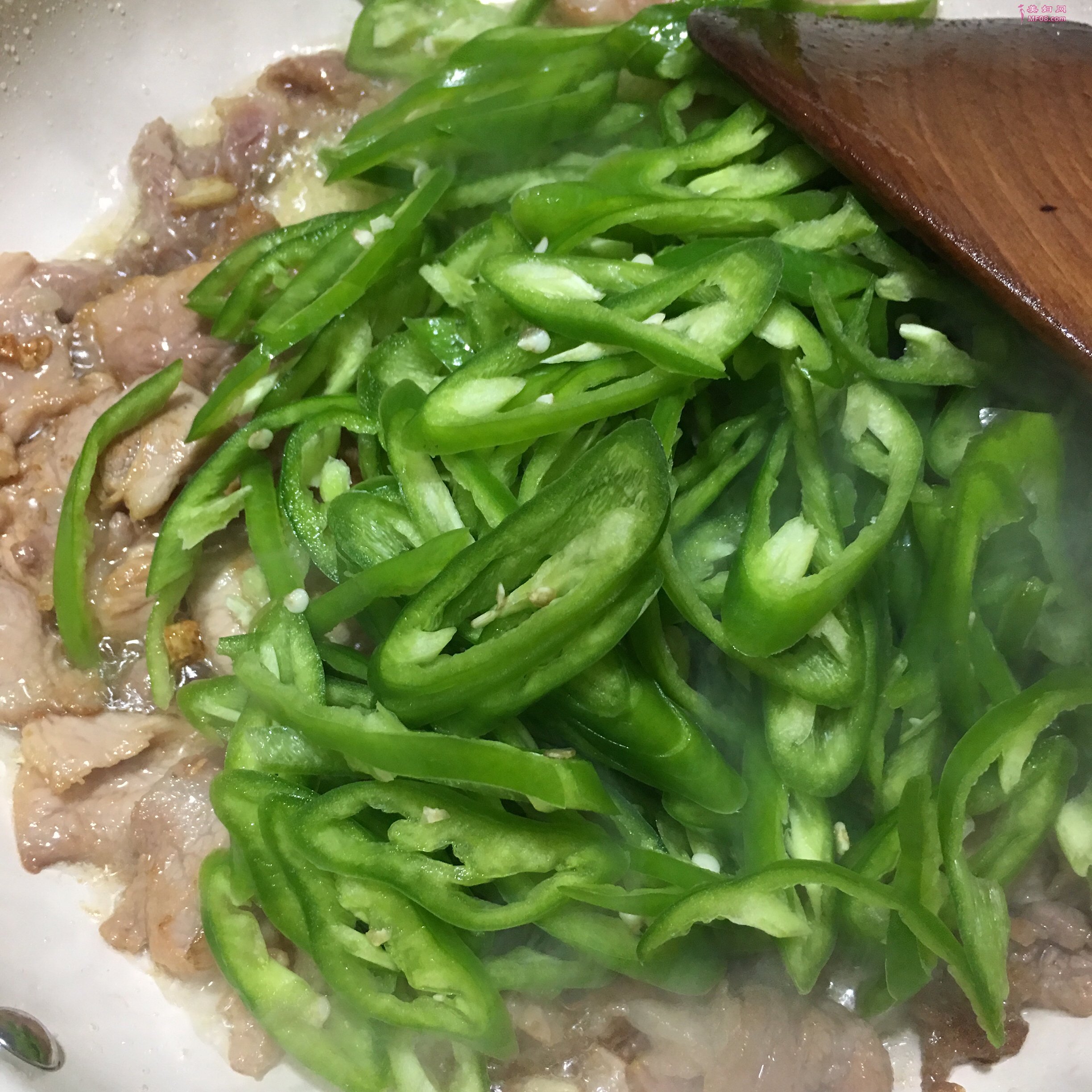 青椒炒肉片怎么做好吃 家常青椒炒肉片的做法