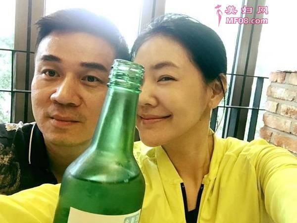 小S晒全家五口出游照 许老三的表情又抢镜了（图）