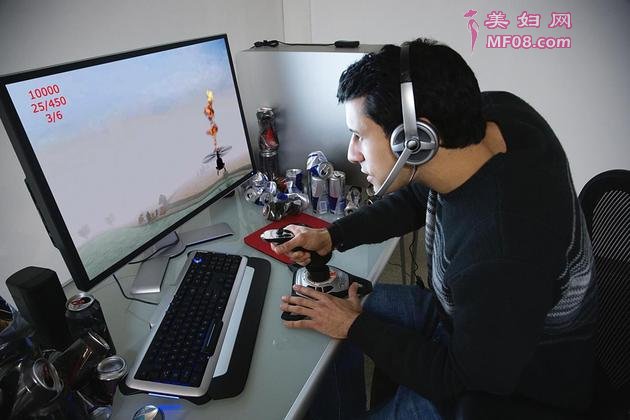  北京时间7月17日上午消息，一项新研究发现，在过去15年里，美国年轻男新的工作时间大幅减少，罪魁祸首是电子游戏。这一结论令人大跌眼镜。