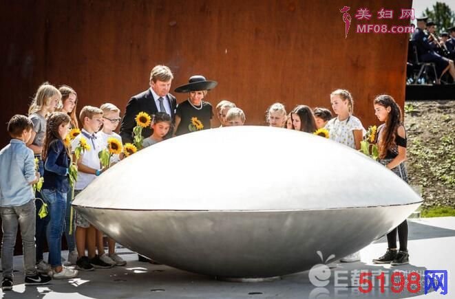 马航MH17坠毁事件三周年 荷兰国王夫妇出席纪念活动遇难乘客尸横遍野画面曝光