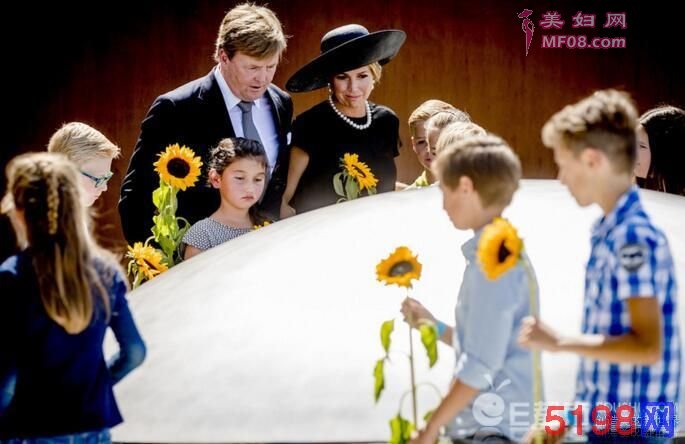 马航MH17坠毁事件三周年 荷兰国王夫妇出席纪念活动遇难乘客尸横遍野画面曝光