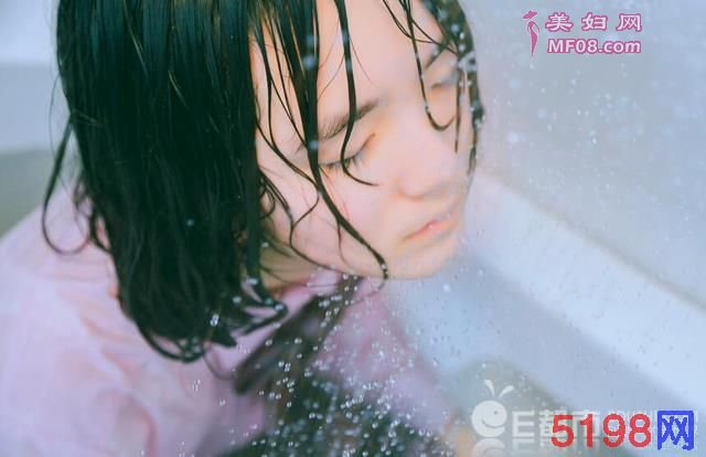 女子浴室神秘死亡十分诡异 曾与11个男人狂欢死因蹊跷！