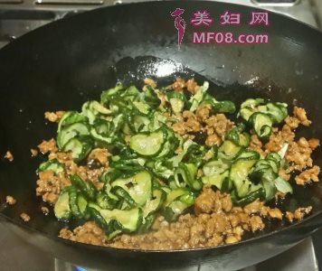 肉末黄瓜钱最正宗的做法 家常肉末黄瓜钱的做法肉末黄瓜钱