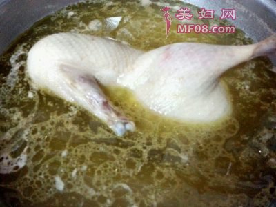 吮指冰糖酱鸭怎么做好吃 吮指冰糖酱鸭最正宗的做法