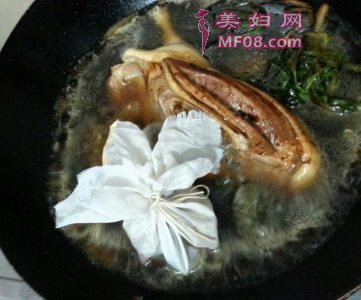 吮指冰糖酱鸭怎么做好吃 吮指冰糖酱鸭最正宗的做法