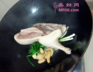 吮指冰糖酱鸭怎么做好吃 吮指冰糖酱鸭最正宗的做法
