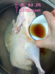 吮指冰糖酱鸭怎么做好吃 吮指冰糖酱鸭最正宗的做法