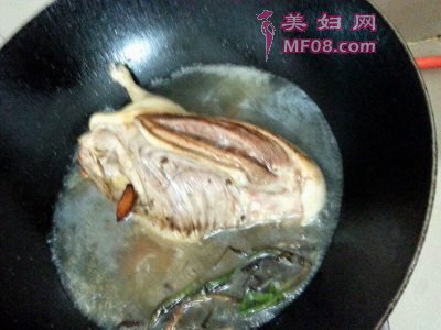 吮指冰糖酱鸭怎么做好吃 吮指冰糖酱鸭最正宗的做法
