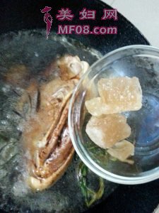 吮指冰糖酱鸭怎么做好吃 吮指冰糖酱鸭最正宗的做法