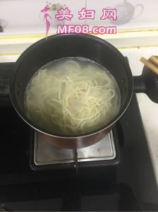 葱香凉面怎么做好吃 家常葱香凉面的做法