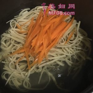 家常凉拌豆皮黄瓜胡萝卜丝的做法 凉拌豆皮黄瓜胡萝卜丝怎么做好吃