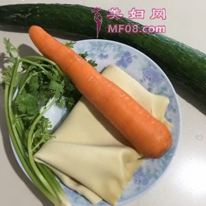 家常凉拌豆皮黄瓜胡萝卜丝的做法 凉拌豆皮黄瓜胡萝卜丝怎么做好吃
