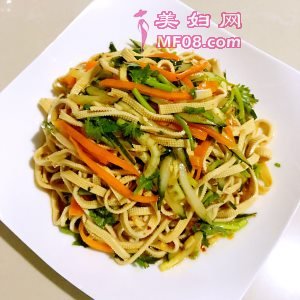家常凉拌豆皮黄瓜胡萝卜丝的做法 凉拌豆皮黄瓜胡萝卜丝怎么做好吃