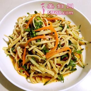 家常凉拌豆皮黄瓜胡萝卜丝的做法 凉拌豆皮黄瓜胡萝卜丝怎么做好吃