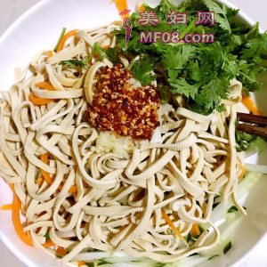 家常凉拌豆皮黄瓜胡萝卜丝的做法 凉拌豆皮黄瓜胡萝卜丝怎么做好吃